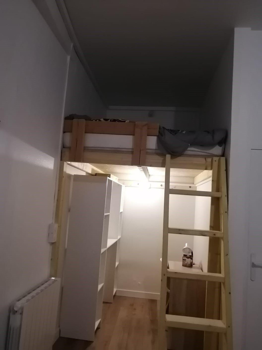 
                                                Location
                                                 Beau studio meublé 26m²