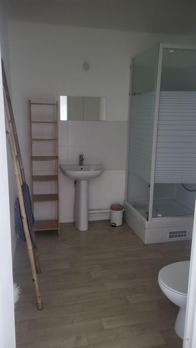 
                                                Location
                                                 Beau studio meublé 26m² avec balcon Moulin Galant