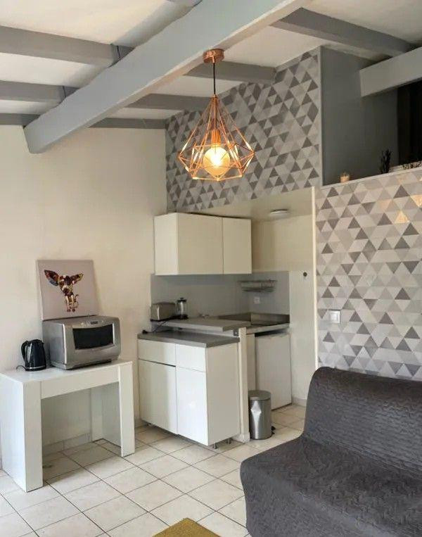 
                                                Location
                                                 Beau studio meublé 26m² avec jardin 30m²