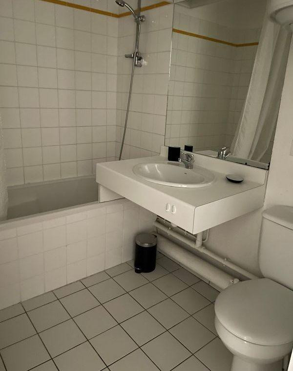 
                                                Location
                                                 Beau studio meublé 26m²avec parking