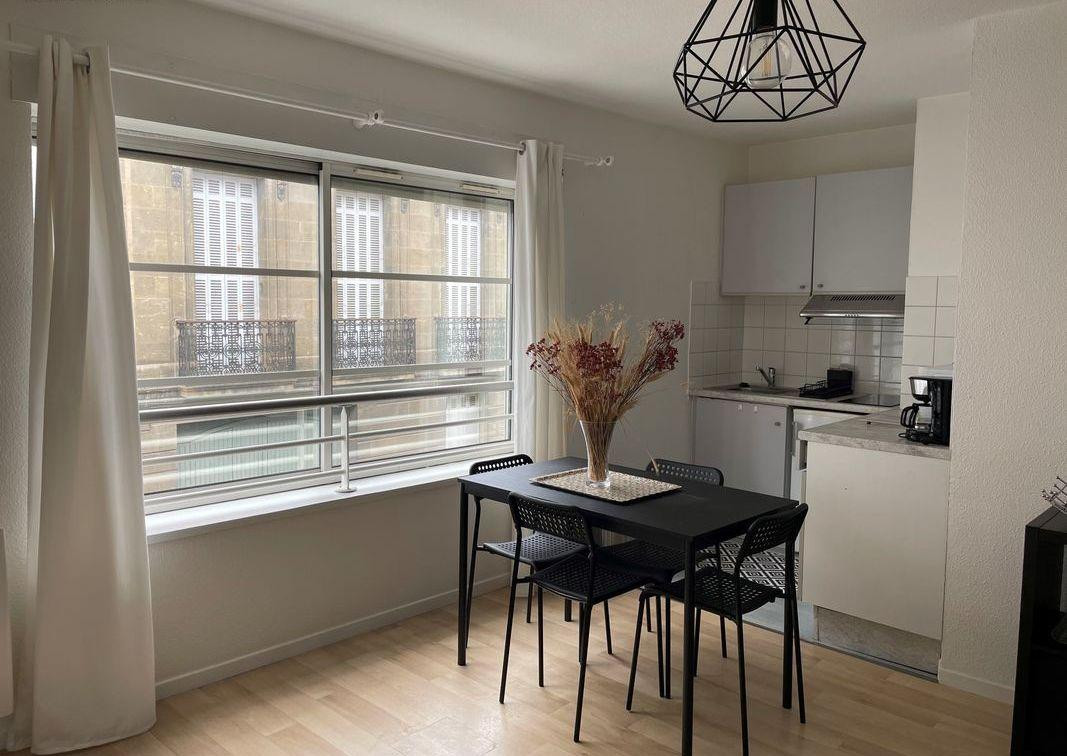 
                                                Location
                                                 Beau studio meublé 26m²avec parking