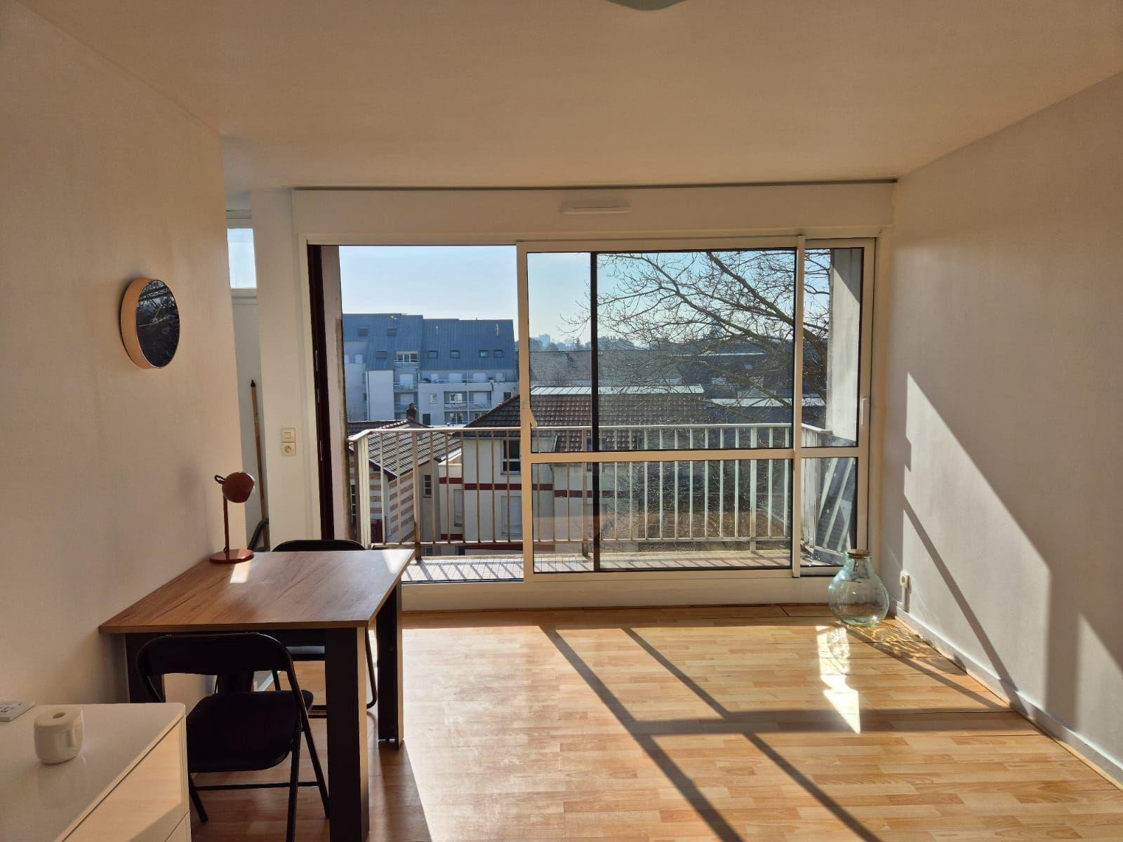 
                                                Location
                                                 Beau studio meublé 26m² avec terrasse