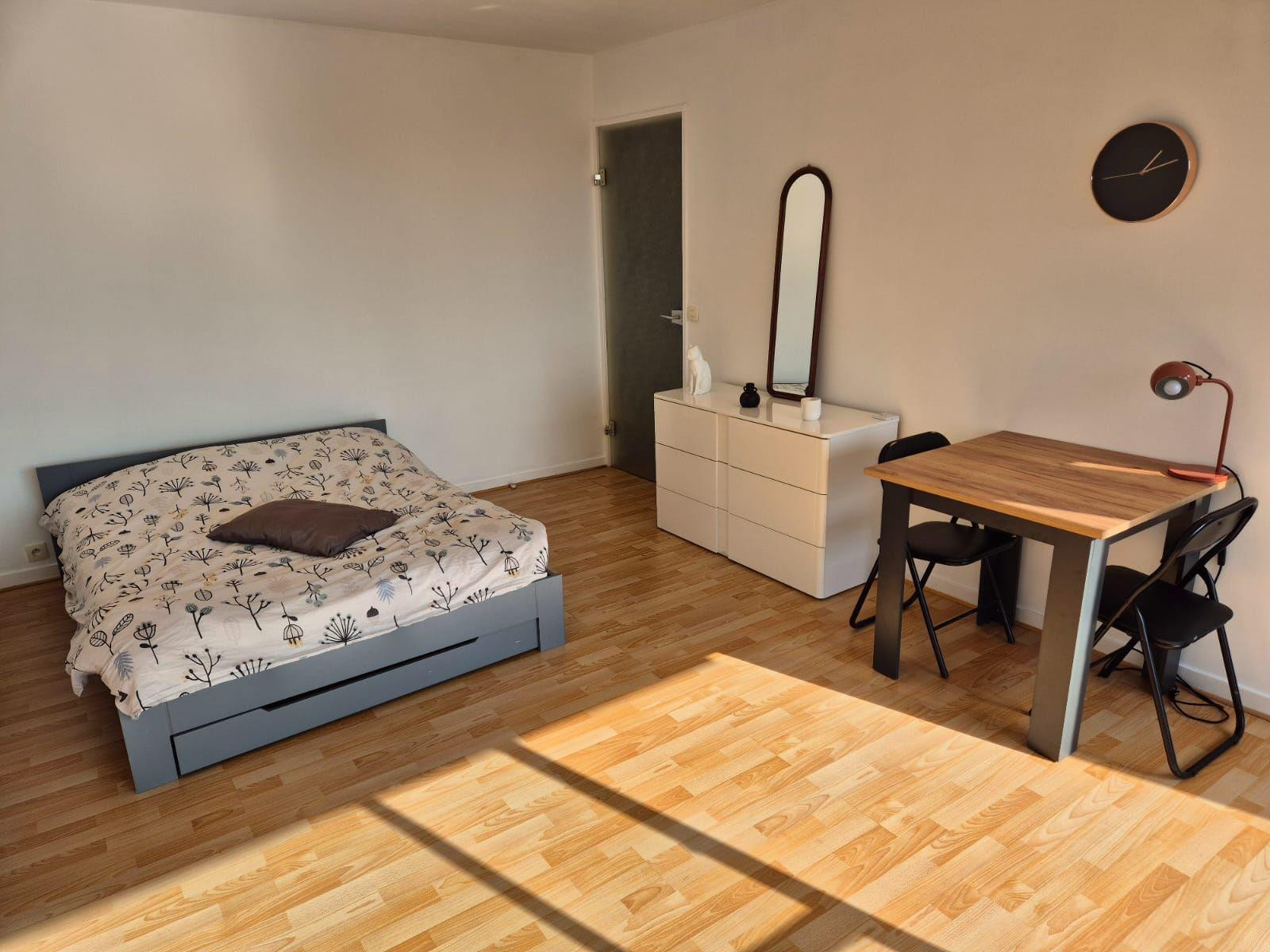 
                                                Location
                                                 Beau studio meublé 26m² avec terrasse