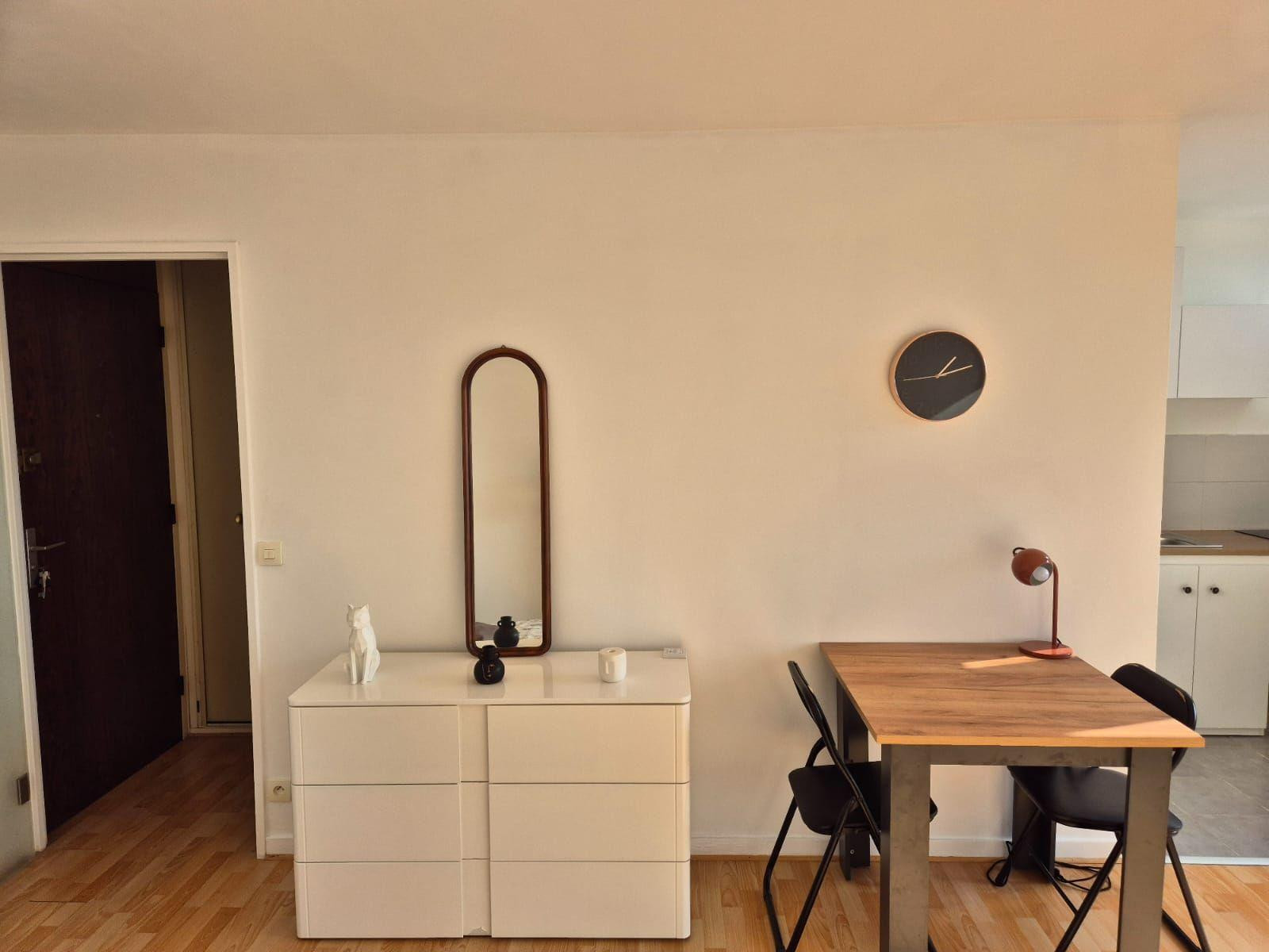 
                                                Location
                                                 Beau studio meublé 26m² avec terrasse