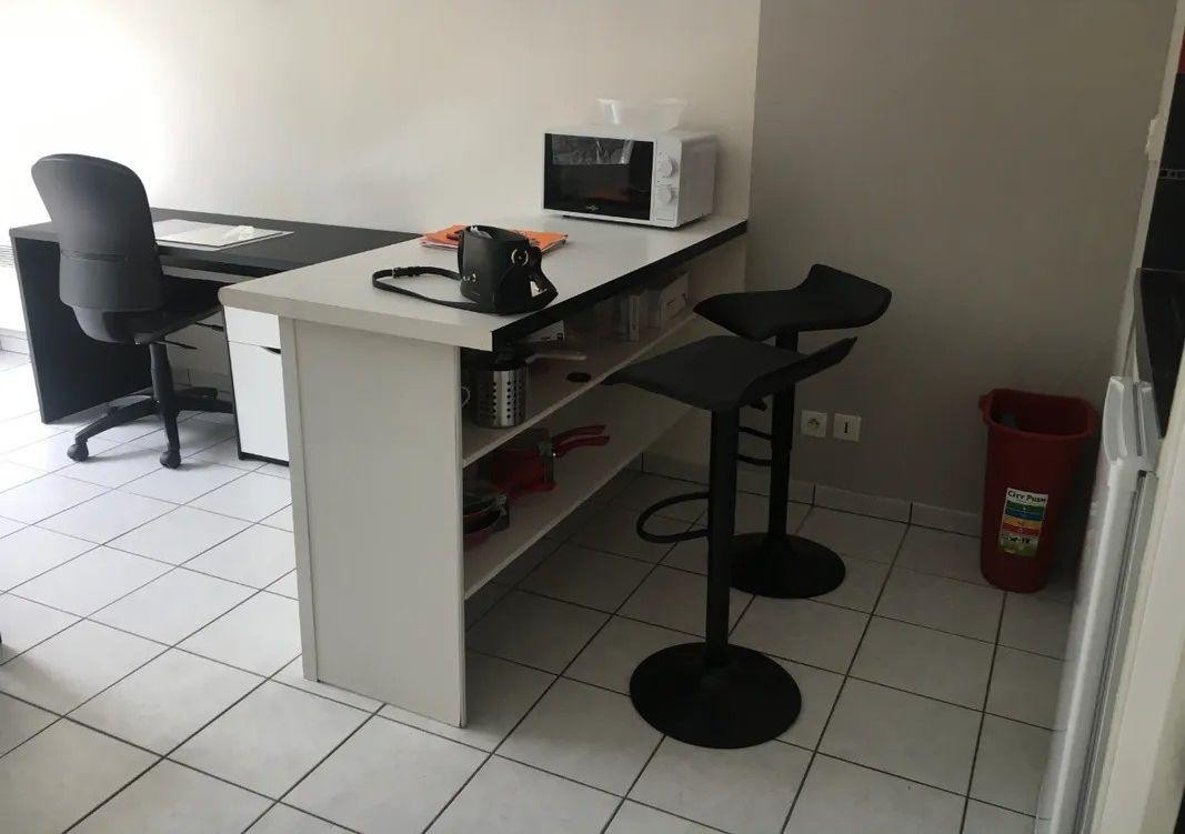 
                                                Location
                                                 Beau studio meublé 26m² avec une terrasse de 31m²