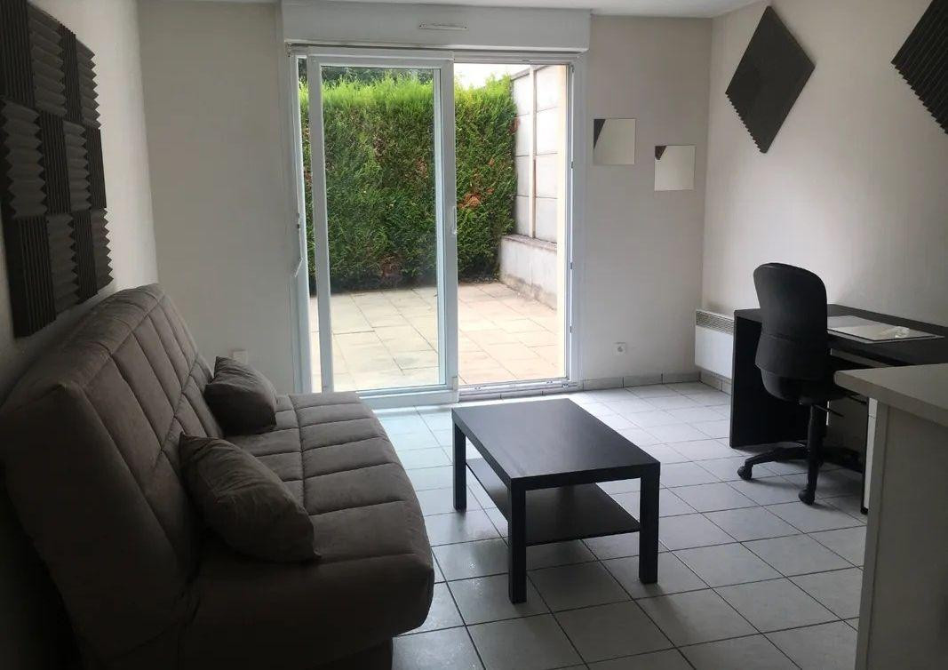 
                                                Location
                                                 Beau studio meublé 26m² avec une terrasse de 31m²