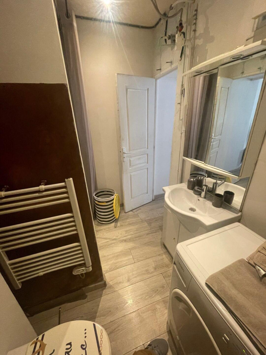 
                                                Location
                                                 Beau studio meublé 26m² dans rue très calme