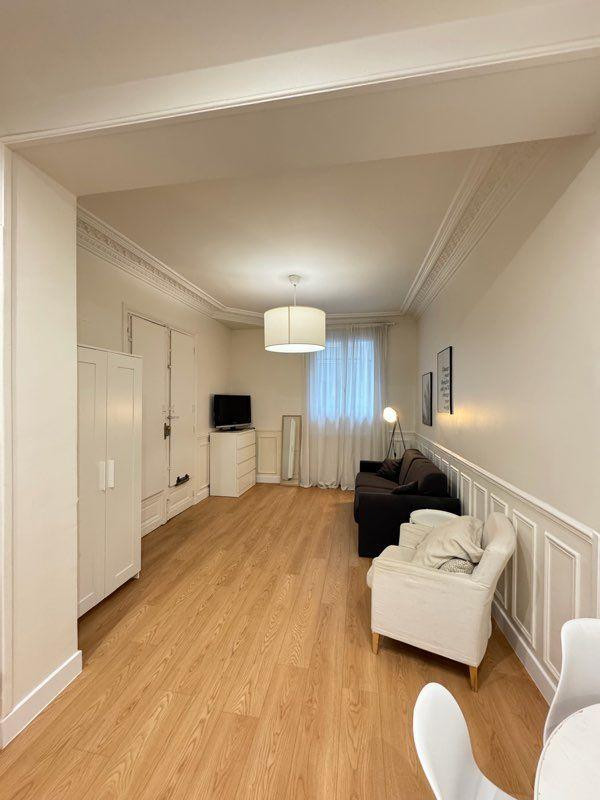 
                                                Location
                                                 Beau studio meublé 26m² – Paris 15ème, rénové