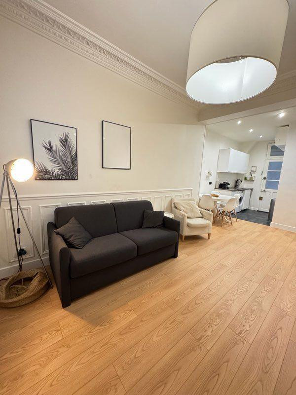 
                                                Location
                                                 Beau studio meublé 26m² – Paris 15ème, rénové
