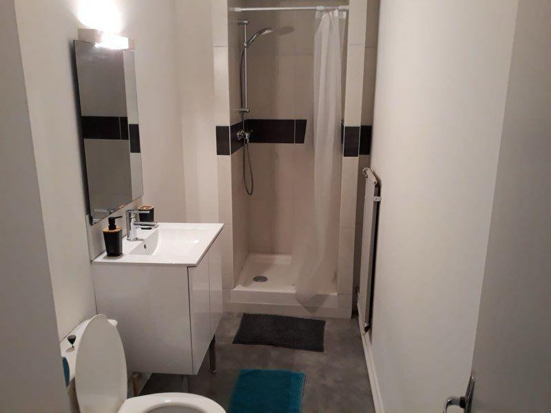 
                                                Location
                                                 Beau studio meublé 26m² + parking