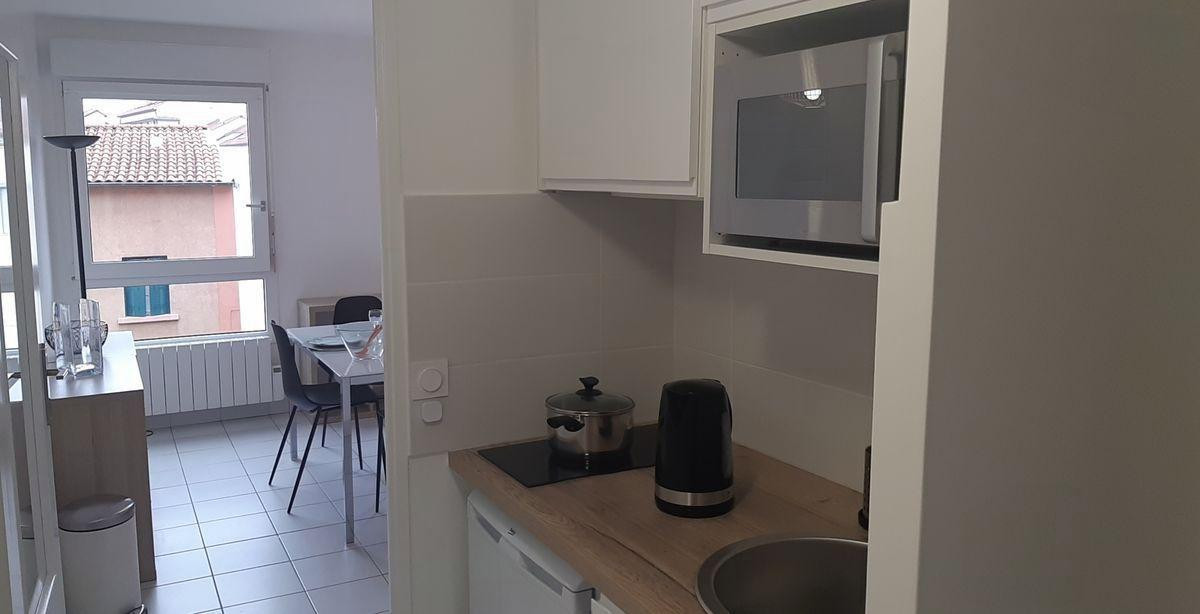 
                                                Location
                                                 BEAU STUDIO MEUBLE 27,4 m² RUE JANIN