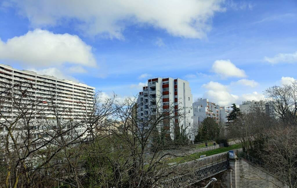 
                                                Location
                                                 Beau studio meublé 27m²