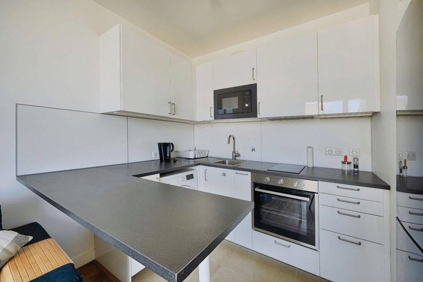 
                                                Location
                                                 Beau studio meublé 27m² avec vue Tour Eiffel