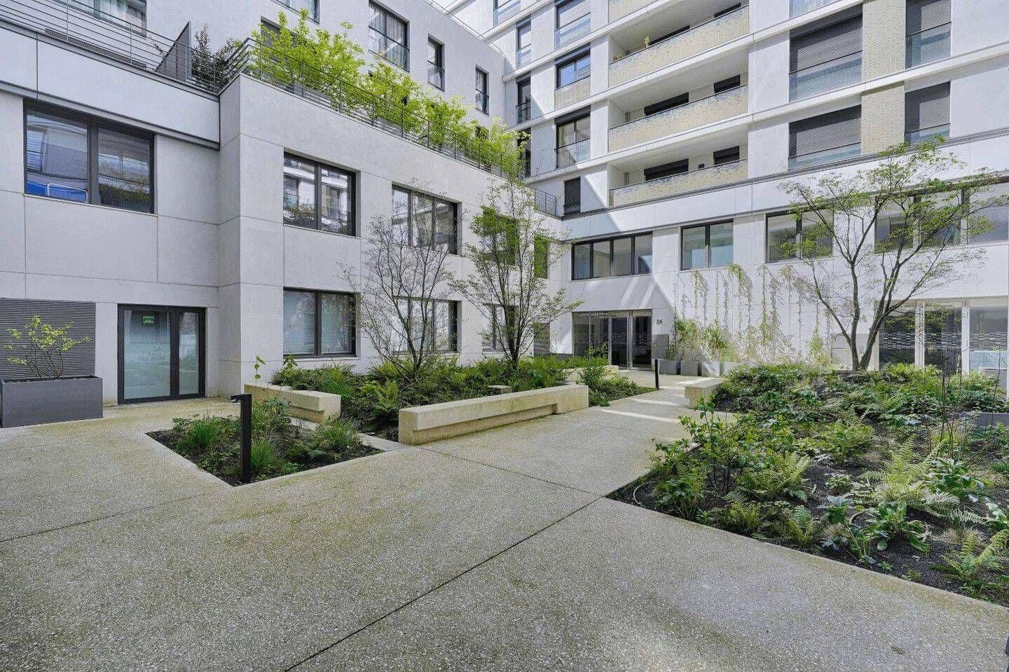 
                                                Location
                                                 Beau studio meublé 27m² avec vue Tour Eiffel