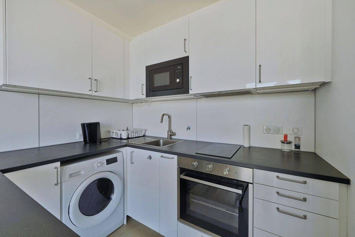 
                                                Location
                                                 Beau studio meublé 27m² avec vue Tour Eiffel