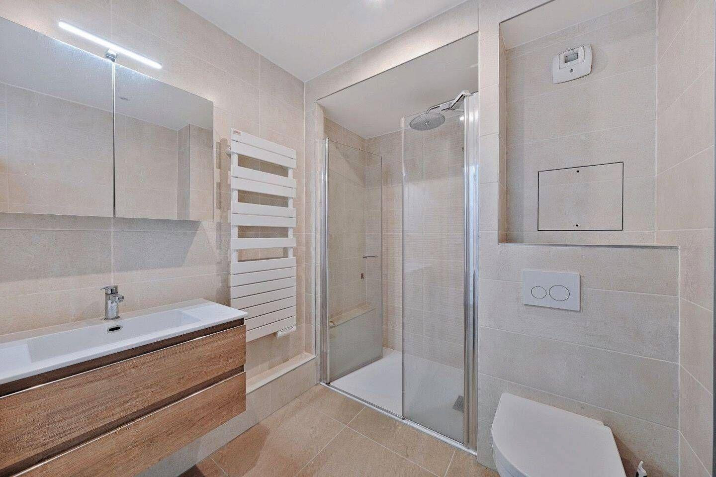 
                                                Location
                                                 Beau studio meublé 27m² avec vue Tour Eiffel