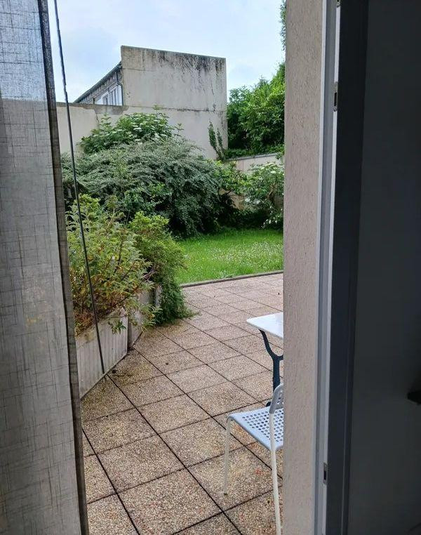 
                                                Location
                                                 Beau studio meublé 27m² dans résidence sécurisée
