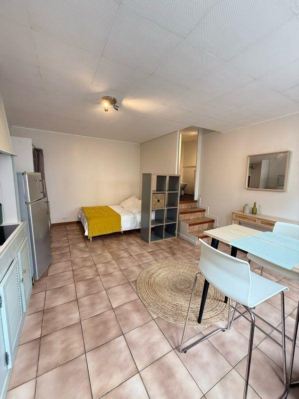 
                                                Location
                                                 Beau studio meublé 27m² entièrement rénové