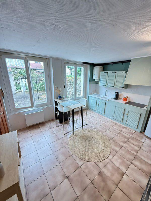 
                                                Location
                                                 Beau studio meublé 27m² entièrement rénové