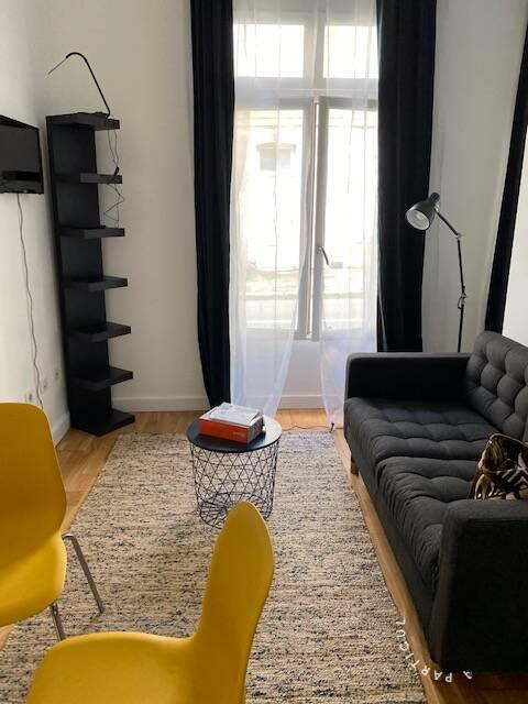 
                                                Location
                                                 Beau studio meublé 28 m² La Rochelle (17000)