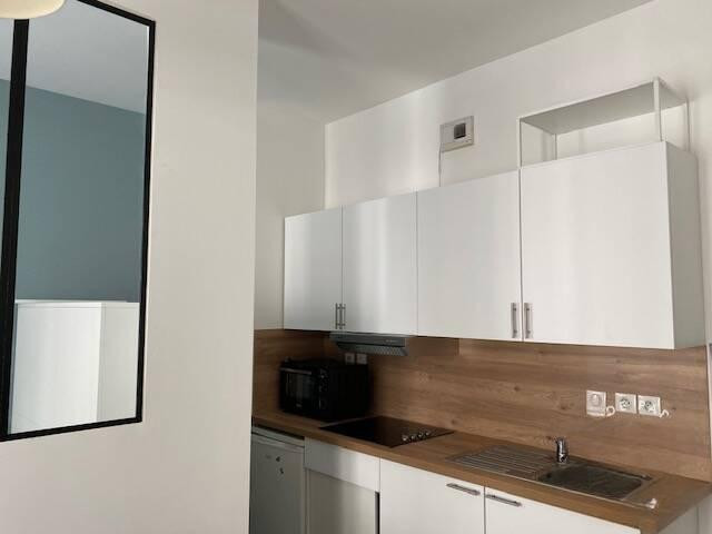 
                                                Location
                                                 Beau studio meublé 28 m² La Rochelle (17000)