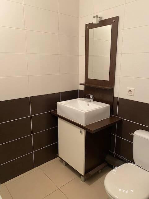
                                                Location
                                                 Beau studio meublé 28 m² La Rochelle (17000)