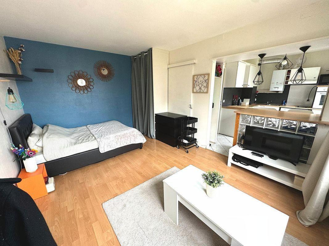 
                                                Location
                                                 Beau studio meublé  28m² 10 min du RER E