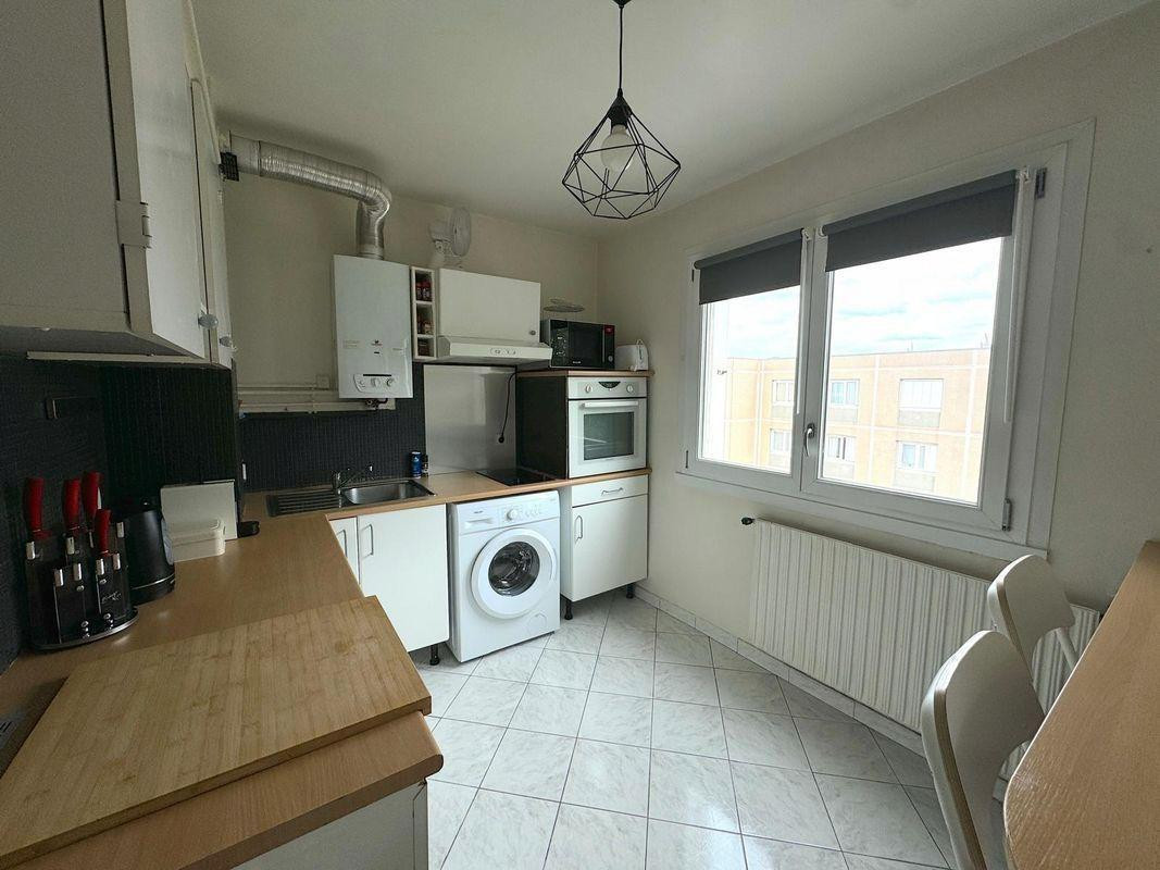 
                                                Location
                                                 Beau studio meublé  28m² 10 min du RER E