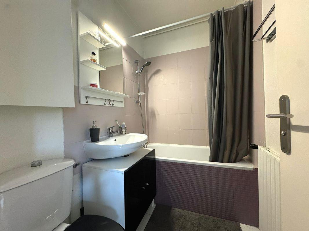 
                                                Location
                                                 Beau studio meublé  28m² 10 min du RER E