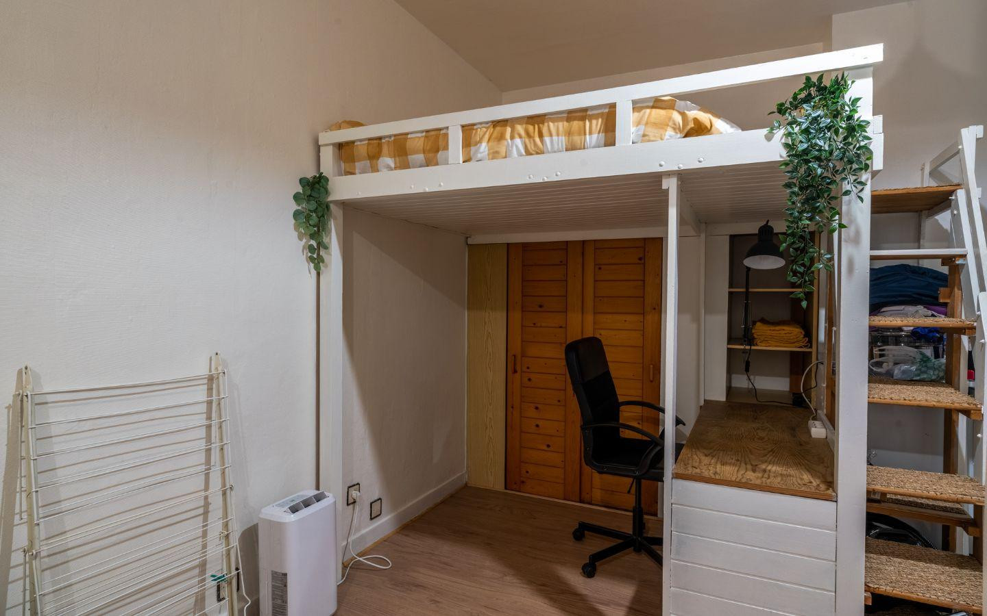 
                                                Location
                                                 Beau studio meublé 28m²