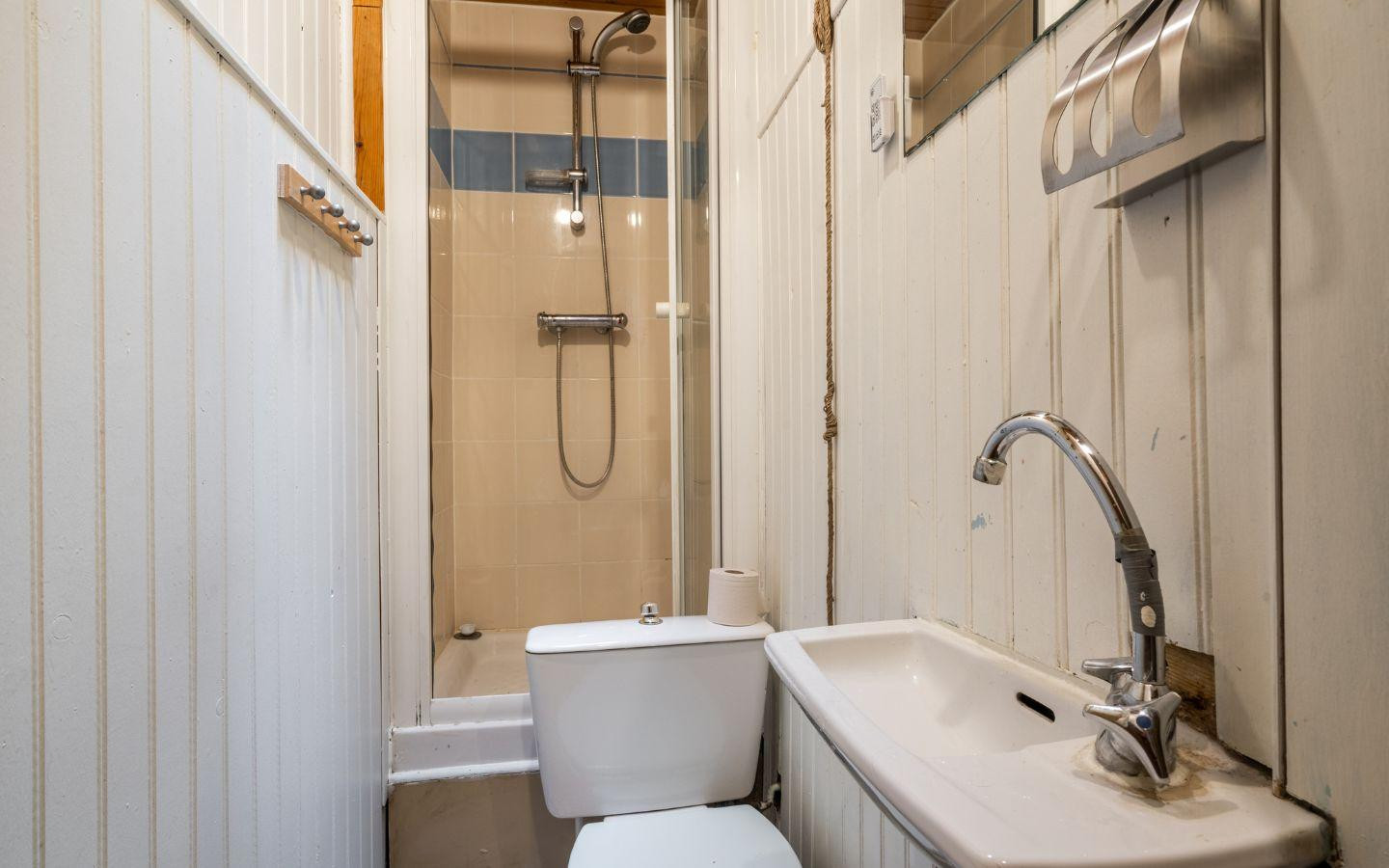 
                                                Location
                                                 Beau studio meublé 28m²