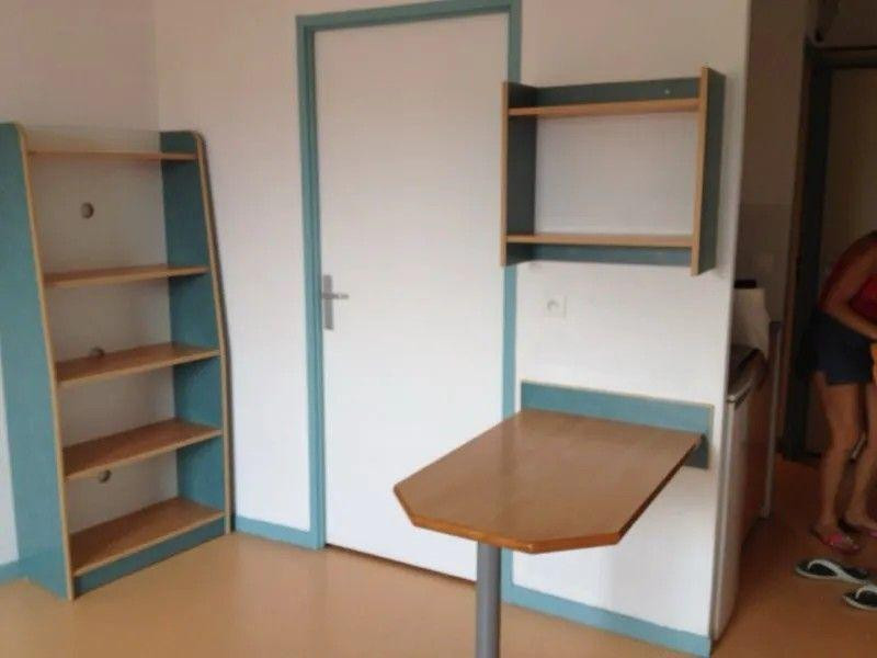 
                                                Location
                                                 Beau studio meublé 28m²