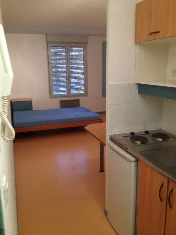 
                                                Location
                                                 Beau studio meublé 28m²