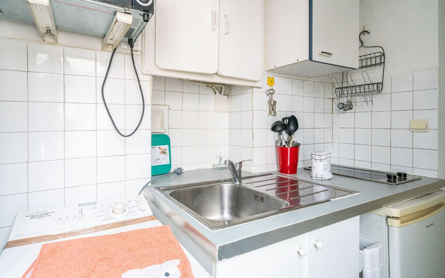 
                                                Location
                                                 Beau studio meublé 28m²