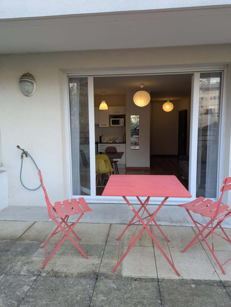 
                                                Location
                                                 Beau studio meublé  28m² avec terrasse 14m²