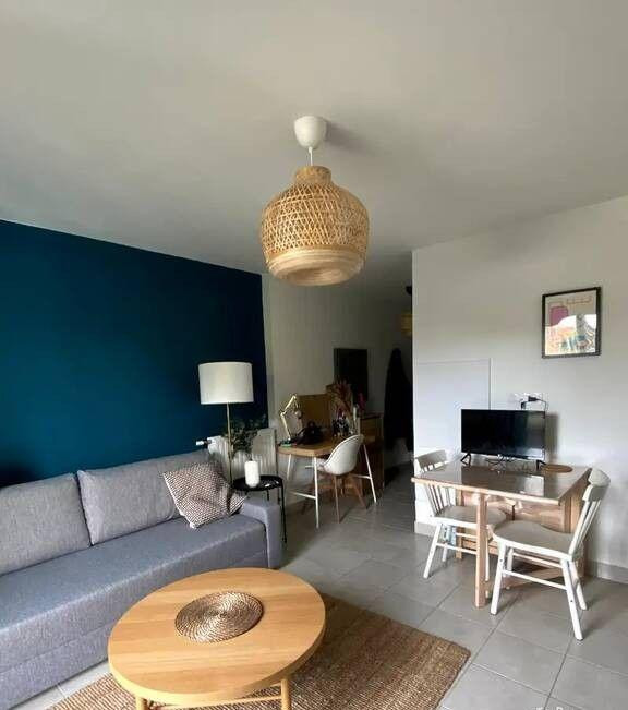 
                                                Location
                                                 Beau studio meublé 28m² + balcon & parking