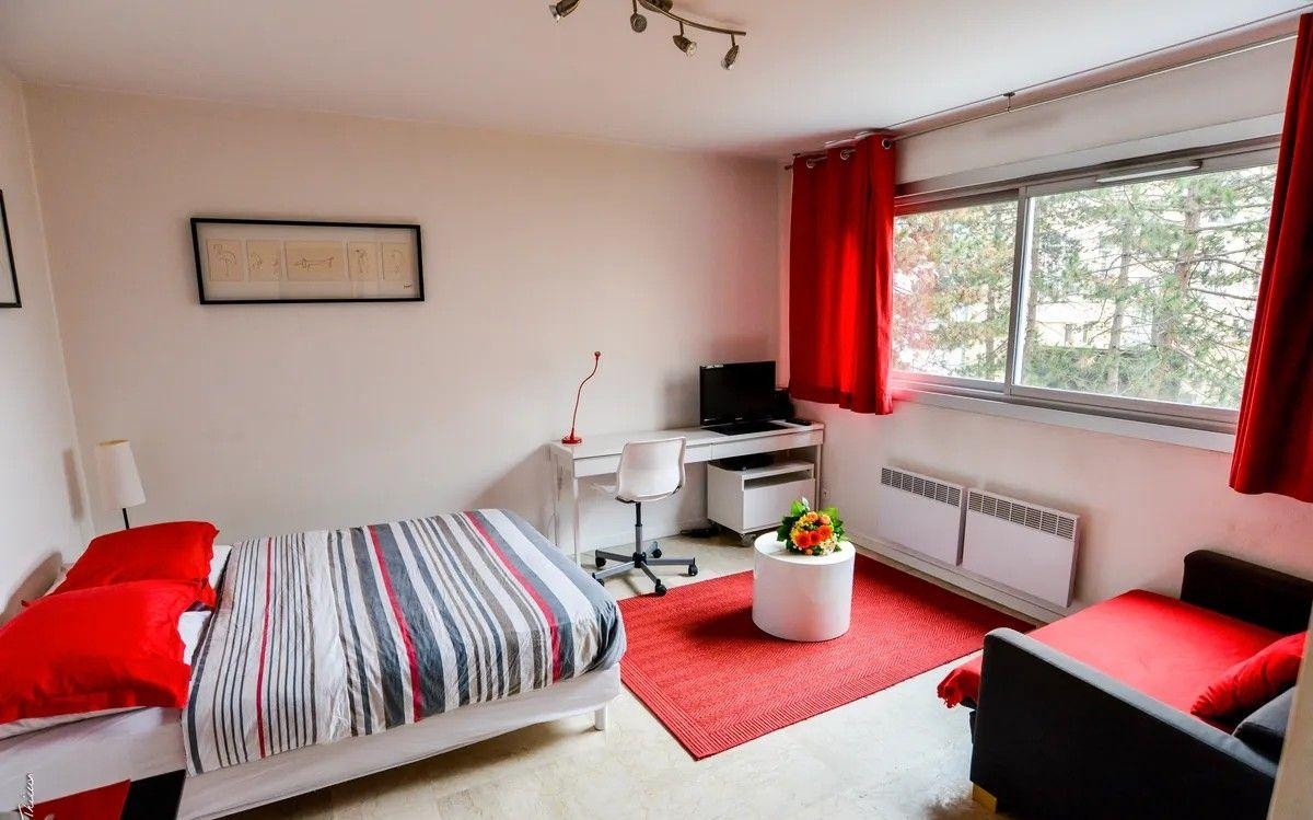 
                                                Location
                                                 Beau studio meublé 28m² calme et lumineux