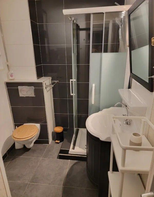 
                                                Location
                                                 Beau studio meublé 28m² pour étudiante