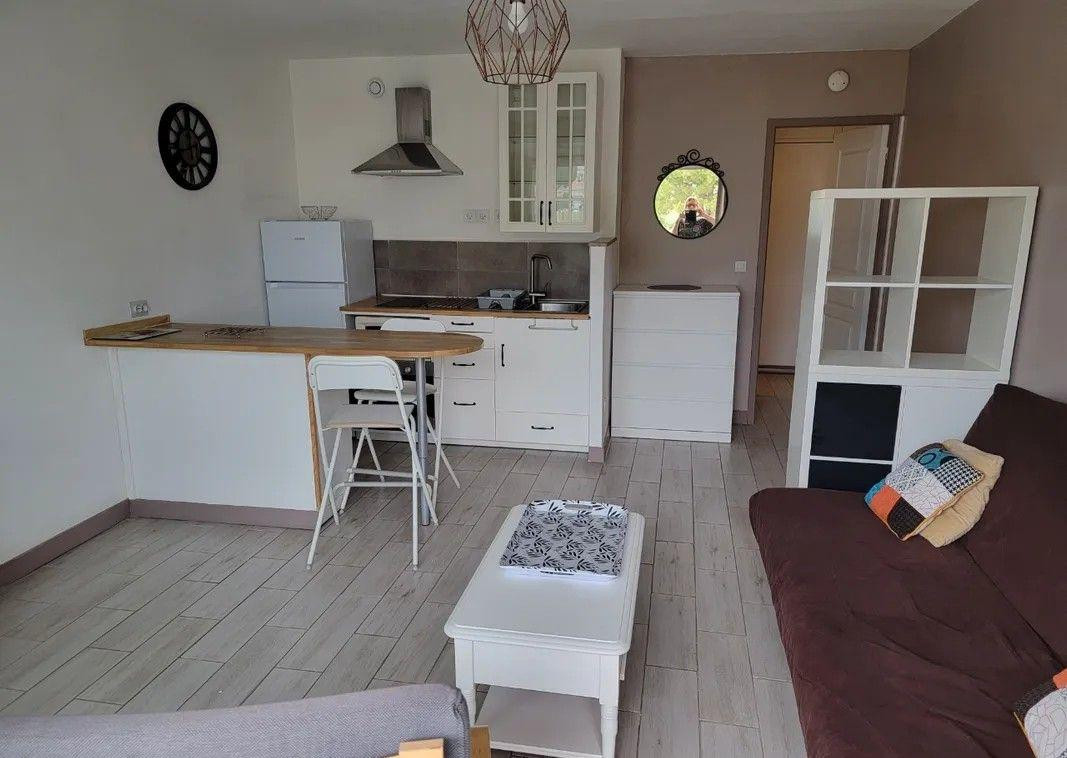 
                                                Location
                                                 Beau studio meublé 28m² pour étudiante
