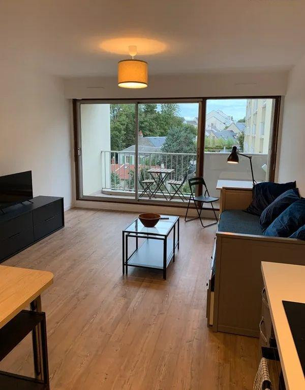 
                                                Location
                                                 Beau studio meublé 28m² refait entièrement à neuf