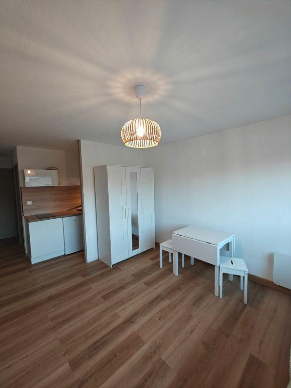 
                                                Location
                                                 Beau studio meublé 28m² rénové Nansouty