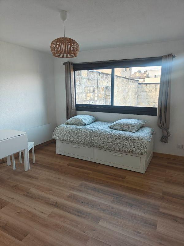 
                                                Location
                                                 Beau studio meublé 28m² rénové Nansouty