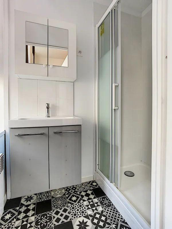 
                                                Location
                                                 Beau studio meublé 28m² rénové rue de Fleurus