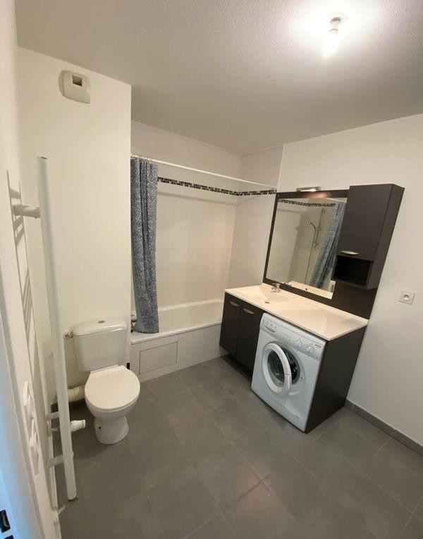 
                                                Location
                                                 Beau studio meublé 29m² avec balcon