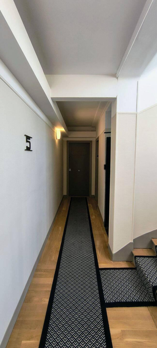 
                                                Location
                                                 Beau studio meublé 29m² entièrement rénové