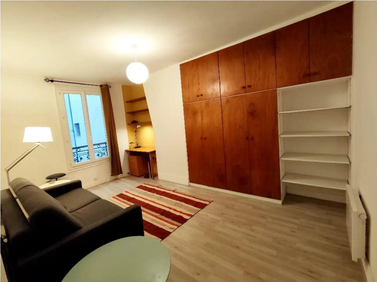
                                                Location
                                                 Beau studio meublé 29m2
