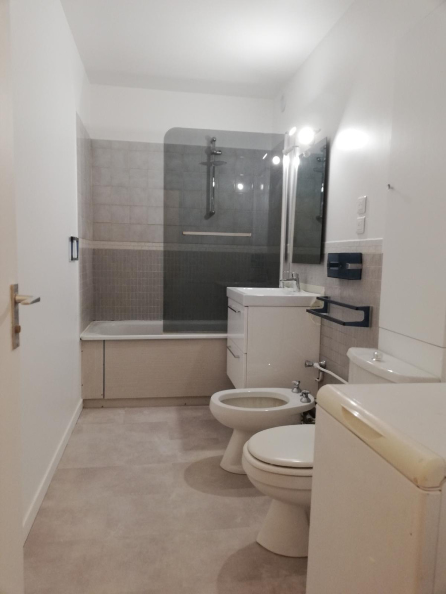 
                                                Location
                                                 Beau studio meublé 30 m2 Paris 15e métro Vaugirard