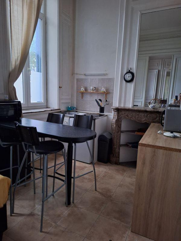 
                                                Location
                                                 Beau studio meublé 30m²