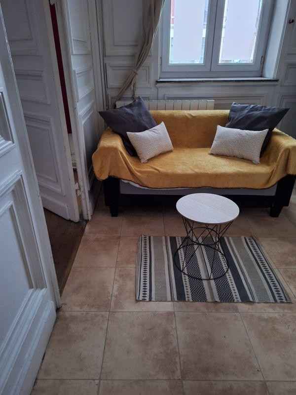 
                                                Location
                                                 Beau studio meublé 30m²