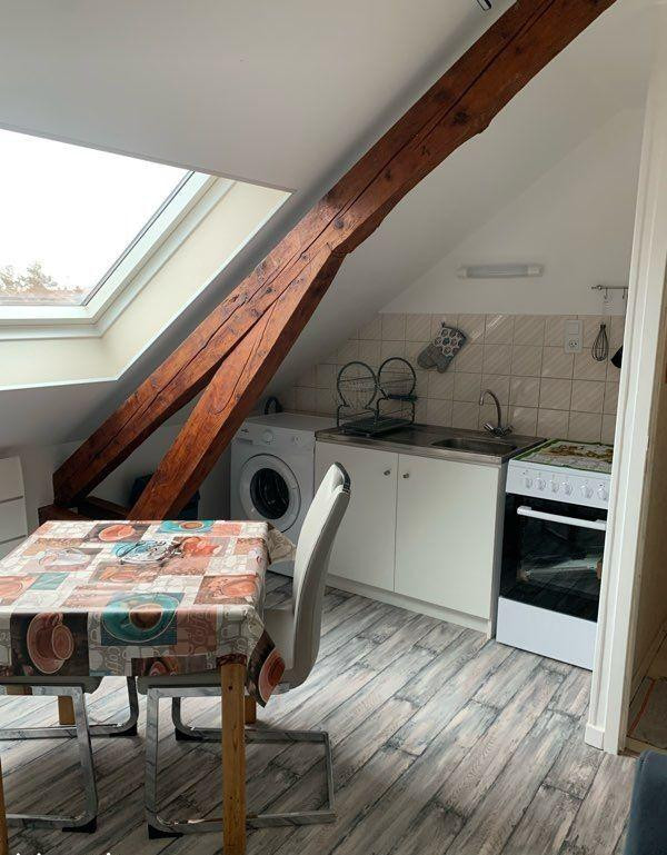 
                                                Location
                                                 Beau studio meublé 30m²